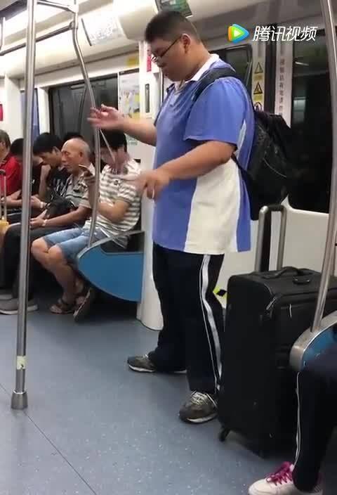 娱乐吃瓜酱地铁偶遇,娱乐吃瓜酱意外发现明星身影